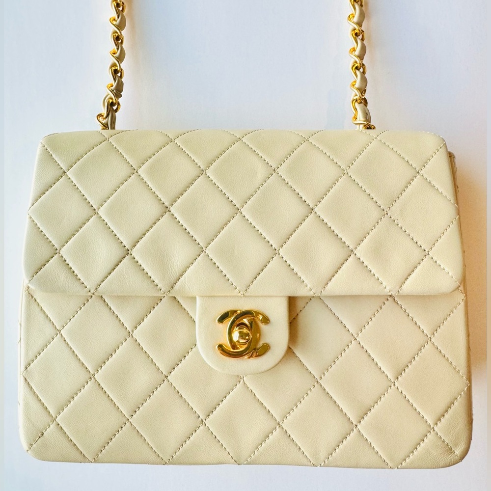 Vintage CHANEL Beige Mini Bag 90s Gold Hardware Lambskin Final price drop 🎀